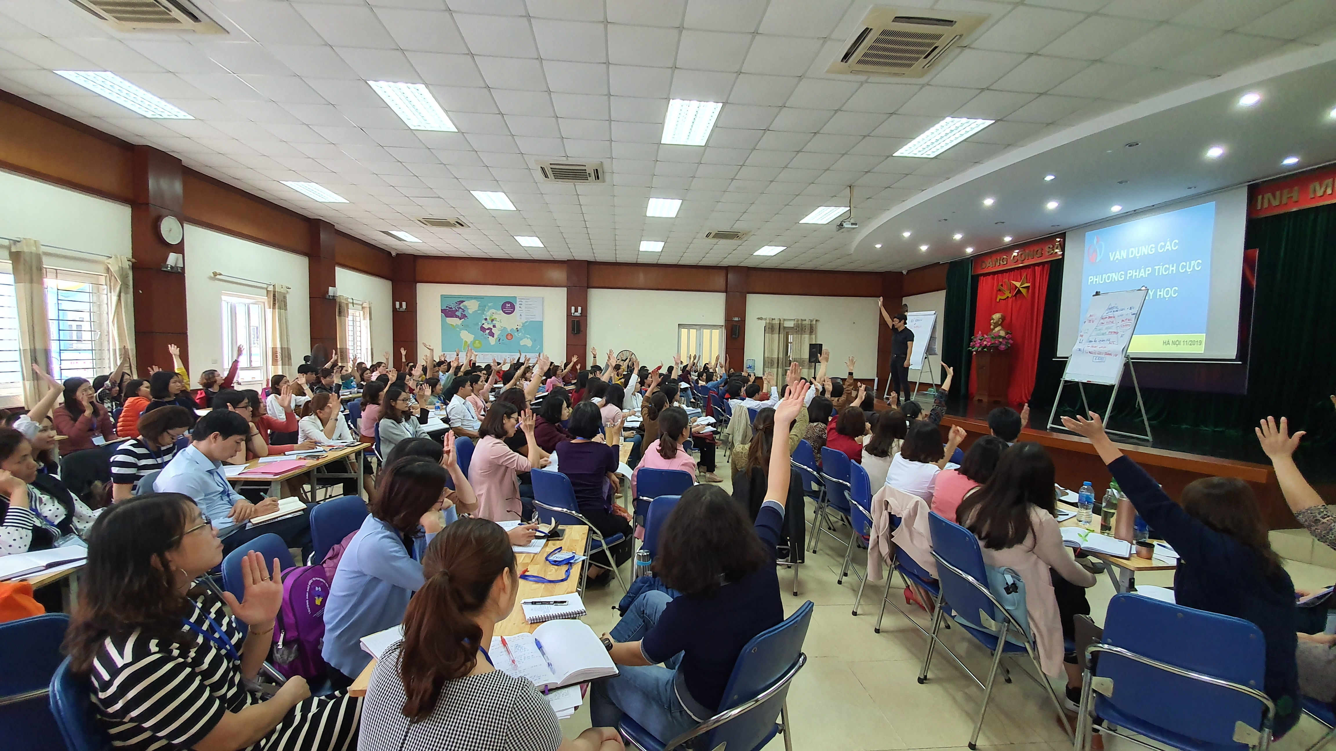 Hội trường đông GV tham gia tích cực