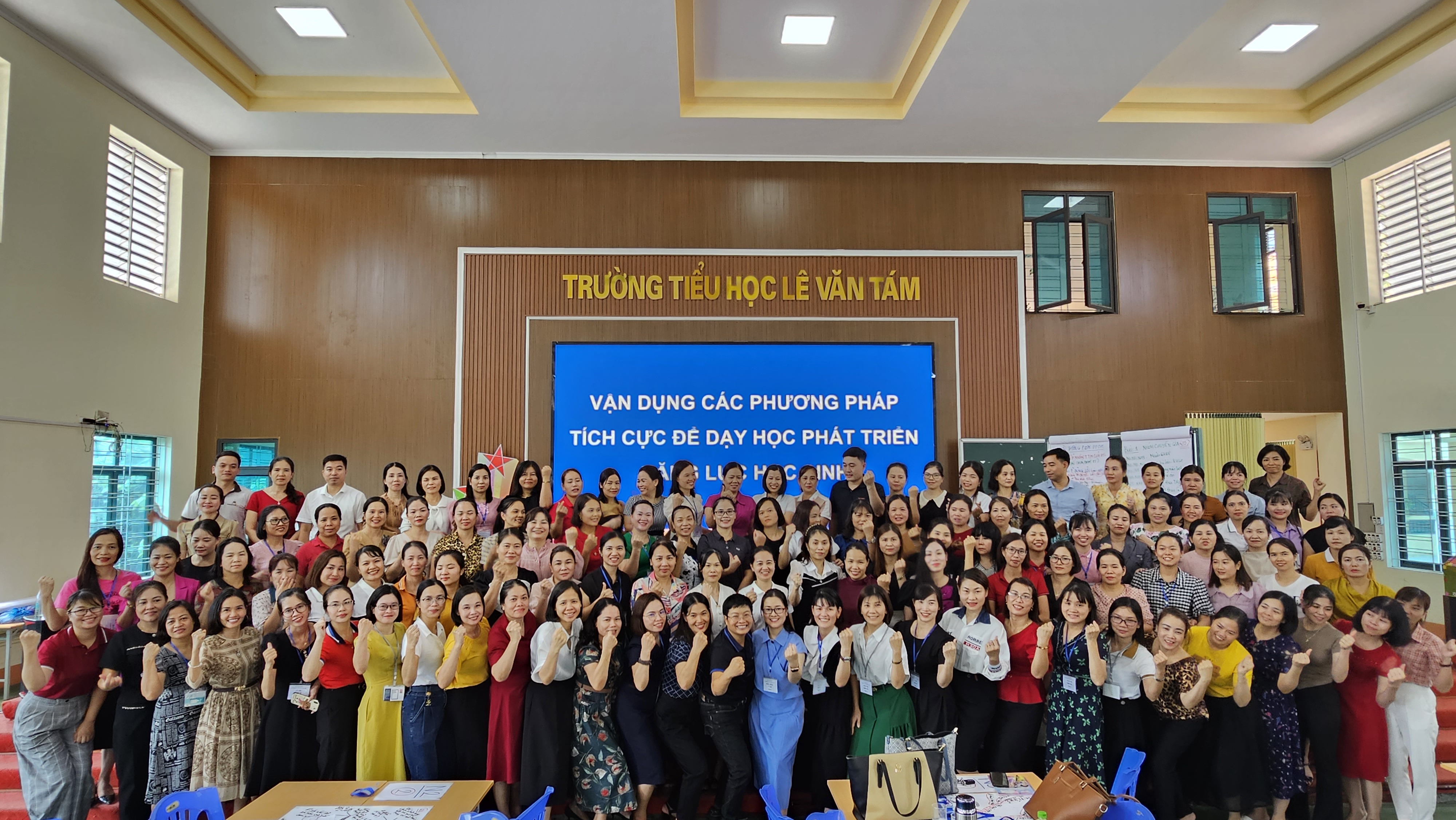 Tập huấn tại trường Tiểu học Lê Văn Tám